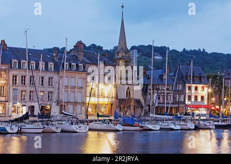 Vieux Bassin è la parte vecchia del porto di Honfleur, Bassa Normandia, Normandia, Francia Foto Stock