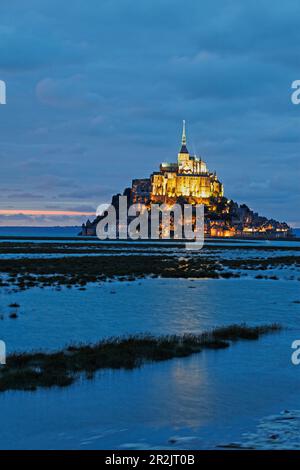 Tramonto a Mont Saint Michel, Bassa Normandia, Normandia, Francia Foto Stock