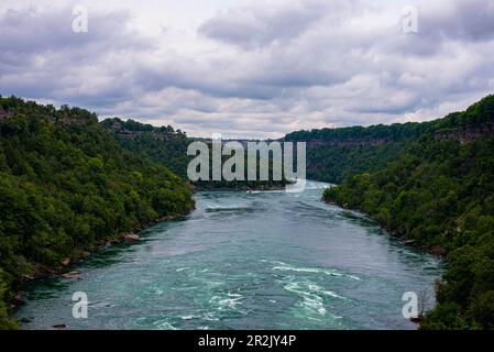 Vista del fiume Niagara e della gola da Whirlpool Aero Car a Niagara Falls, Ontario, Canada Foto Stock