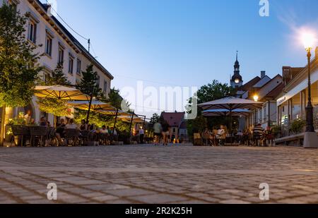 novo mesto; Breg; Glavni Trg, piazza principale, atmosfera serale Foto Stock