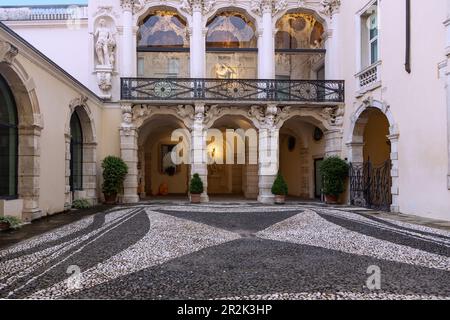 Vicenza, Palazzo Leoni Montanari, cortile Foto Stock