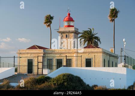 Faro di Ponta da Piedade, Lagos, Algarve, Portogallo Foto Stock