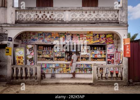 Negozio di alimentari tipico a Toamasina, Madagascar, Africa Foto Stock