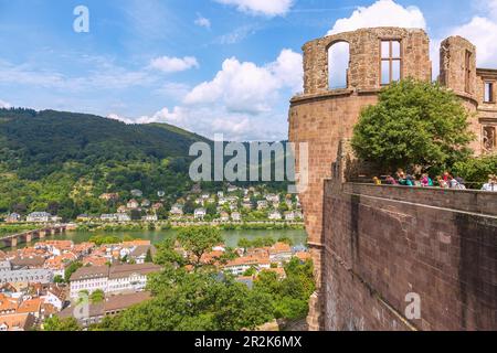 Heidelberg, città vecchia con Ponte Vecchio su di Neckar dal Castello di Heidelberg Foto Stock