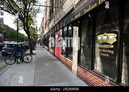 Il quartiere centrale degli affari nel quartiere di Lincoln Square sul lato nord di Chicago. Foto Stock