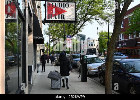 Il quartiere centrale degli affari nel quartiere di Lincoln Square sul lato nord di Chicago. Foto Stock