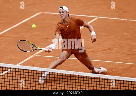 Roma, Italia. 20th maggio, 2023. Holger Rune di Danimarca durante le semifinali contro Casper Ruud di Norvegia al torneo Internazionale di tennis BNL d'Italia al Foro Italico di Roma il 20th maggio 2023. Credit: Insidefoto di andrea staccioli/Alamy Live News Foto Stock