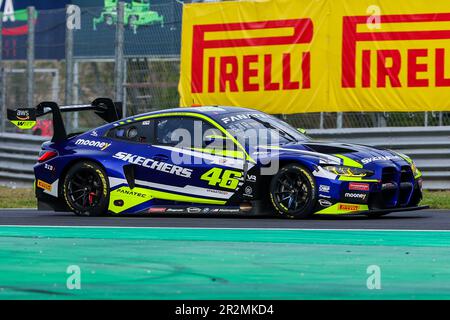 BMW M4 GT3 del Team WRT di Valentino Rossi, Maxime Martin e Augusto Farfus guidano durante il Fanatec GT World Challenge Europe Monza all'Autodromo Nazionale di Monza. (Foto di Fabrizio Carabelli / SOPA Images/Sipa USA) Foto Stock