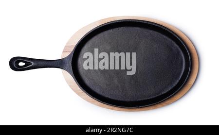 wok di ferro isolato su sfondo bianco Foto Stock