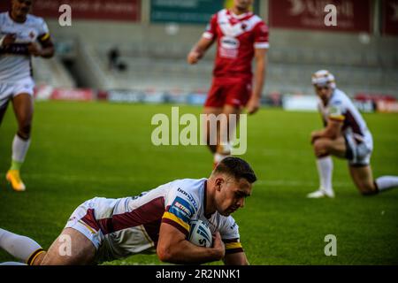 Sam Hewitt dei giganti di Huddersfield apre il punteggio per i giganti durante la partita della Betfred Challenge Cup Sesta Round tra Salford Red Devils e Huddersfield Giants all'AJ Bell Stadium, Eccles, sabato 20th maggio 2023. (Foto: Ian Charles | NOTIZIE MI) Credit: NOTIZIE MI & Sport /Alamy Live News Foto Stock