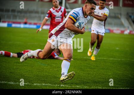 Sam Hewitt dei giganti di Huddersfield apre il punteggio per i giganti durante la partita della Betfred Challenge Cup Sesta Round tra Salford Red Devils e Huddersfield Giants all'AJ Bell Stadium, Eccles, sabato 20th maggio 2023. (Foto: Ian Charles | NOTIZIE MI) Credit: NOTIZIE MI & Sport /Alamy Live News Foto Stock