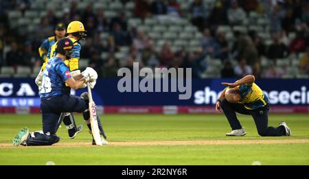 Il Birmingham Bears' Jake Lintott festeggia dopo aver preso il picket di David Malan dei vichinghi dello Yorkshire durante la partita Vitality Blast T20 a Edgbaston, Birmingham. Data immagine: Sabato 20 maggio 2023. Foto Stock