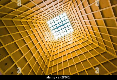 SINGAPORE - 5 MAR 2020: Interno del Millenia Walk Shopping Centre a Singapore Foto Stock