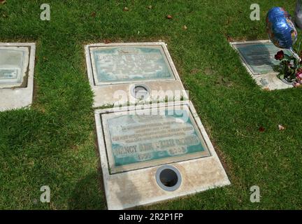 Los Angeles, California, USA 18th maggio 2023 attore Lorne Greene e moglie attrice Nancy Deale Greene Graves in Courts of the Book at Hillside Memorial Park il 18 maggio 2023 a Culver City, Los Angeles, California, USA. Foto di Barry King/Alamy Stock Photo Foto Stock