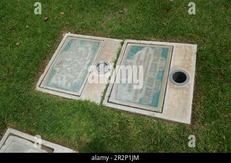 Los Angeles, California, USA 18th maggio 2023 attore Lorne Greene e moglie attrice Nancy Deale Greene Graves in Courts of the Book at Hillside Memorial Park il 18 maggio 2023 a Culver City, Los Angeles, California, USA. Foto di Barry King/Alamy Stock Photo Foto Stock