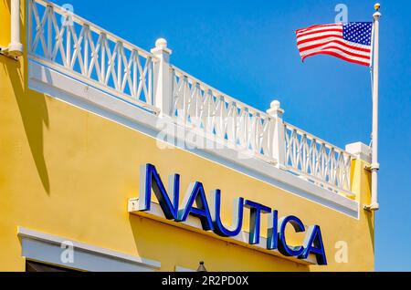 Il negozio Nautica è raffigurato presso il Gulfport Premium Outlets, il 13 maggio 2023, a Gulfport, Mississippi. Nautica è un'azienda americana di abbigliamento. Foto Stock
