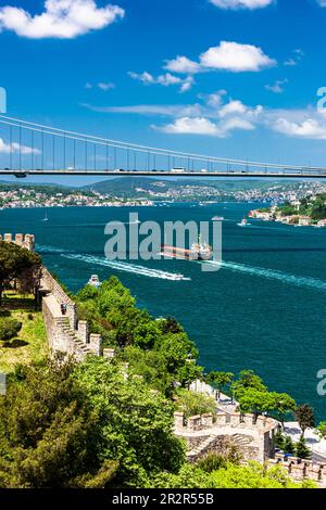 Ponte Fatih Sultan Mehmet, dalla fortezza di Rumeli, stretto del Bosforo, Istanbul, Sarıyer, Turchia Foto Stock