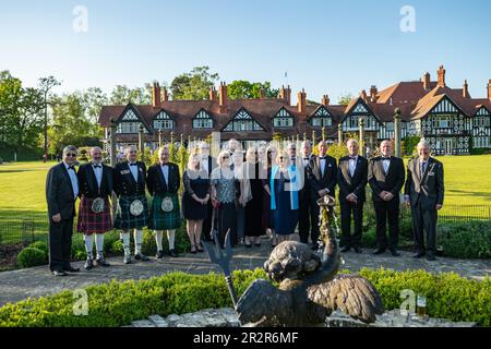 Il volo commemorativo della Battaglia di Gran Bretagna Lancaster effettua un flypast commemorativo di Dambusters 80th per i membri della 617 Squadron Association a Petwood Hotel, Woodhall Spa, Regno Unito, 20th maggio 2023 (Foto di Lisa Harding/News Images) Foto Stock