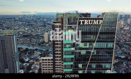 Vista aerea della Trump Tower & Gramercy Residences, gli edifici alti più alti delle Filippine, lo skyline dei grattacieli Makati, Metro Manila, Sud-est asiatico Foto Stock