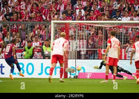 Christopher NKUNKU, RB Leipzig 18 partiture, spara gol , Tor, Treffer, Torschuss, 1-2 nella partita FC BAYERN MUENCHEN - RB LEIPZIG 1.German Football League il 20 maggio 2023 a Monaco di Baviera, Germania. Stagione 2022/2023, giorno 33, 1.Bundesliga, FCB, München, 33.Spieltag. © Peter Schatz / Alamy Live News - LE NORMATIVE DFL VIETANO L'USO DELLE FOTOGRAFIE come SEQUENZE DI IMMAGINI e/o QUASI-VIDEO - Foto Stock