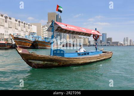 Abra traghetto o taxi d'acqua a Khor Dubai (Dubai Creek), Dubai, Emirati Arabi Uniti Foto Stock