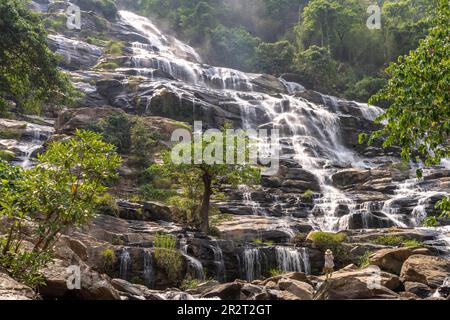 Mae Ya Wasserfall im Doi Inthanon Nationalpark bei Chom Thong, Chiang mai, Thailandia, Asien | cascata di Mae Ya al Parco Nazionale di Doi Inthanon vicino a C. Foto Stock