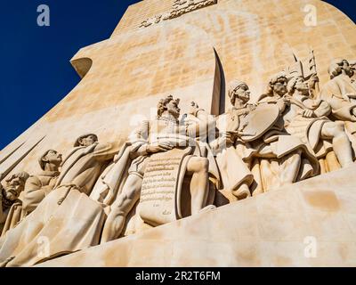 Impressionante dettaglio di Padrao dos Descobrimentos (Monumento delle scoperte), Lisbona, Portogallo Foto Stock