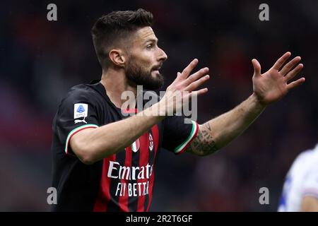 Milano, Italia. 20th maggio, 2023. Olivier Giroud di AC Milan gesta durante la Serie Una partita di calcio tra AC Milan e UC Sampdoria allo Stadio Giuseppe Meazza il 20 maggio 2023 a Milano. Credit: Marco Canoniero/Alamy Live News Foto Stock