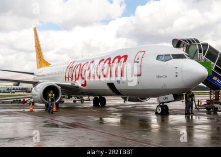 Pegasus compagnie aeree aereo su asfalto, Sabiha Gokcen aeroporto Istanbul Turchia. Velivoli su asfalto Foto Stock