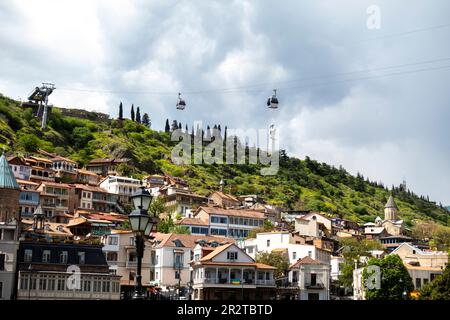 Funivia di Tbilisi. Tram aerei Tbilisi che viaggiano su una funivia , Tbilisi, Georgia Foto Stock