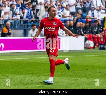 Sport, calcio, Bundesliga, 2022/2023, FC Schalke 04 vs. SG Eintracht Frankfurt 2-2, Veltins Arena Gelsenkirchen, scena della partita, Mario Goetze (SGE), le NORMATIVE DFL VIETANO QUALSIASI USO DI FOTOGRAFIE COME SEQUENZE DI IMMAGINI E/O QUASI-VIDEO Foto Stock