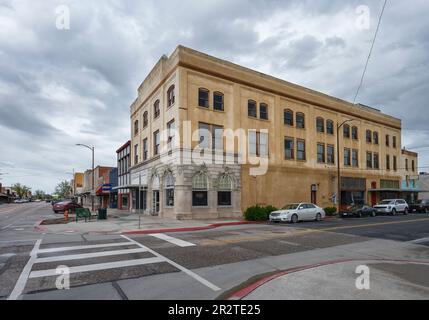 Vista di Broadway, uno dei principali quartieri commerciali del centro di Scottsbluff, Nebraska, USA Foto Stock