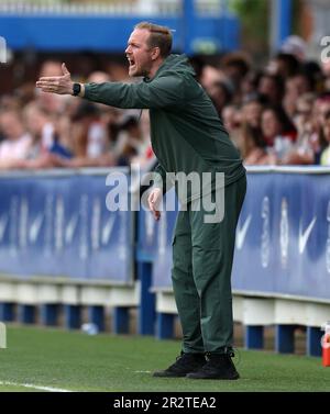 Il manager dell'Arsenal Jonas Eidevall si accingerà a toccare la linea durante la partita della Super League femminile di Barclays a Kingsmeadow, Kingston upon Thames. Data immagine: Domenica 21 maggio 2023. Foto Stock