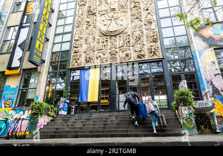 Fabrika Tbilisi, centro culturale e ostello a Tbilisi, Georgia. Fabrica è un luogo di ritrovo popolare per i giovani e i telelavoratori, con un ostello Foto Stock