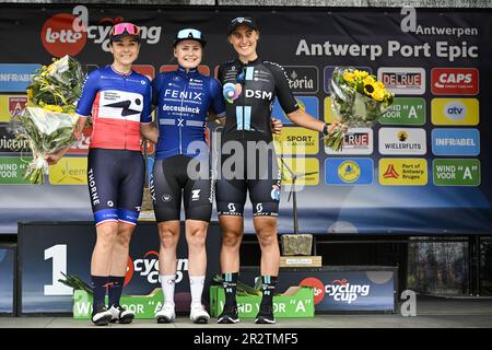 Anversa, Belgio. 21st maggio, 2023. Il belga Marthe Truyen di Fenix-Deceuninck, il francese Audrey Cordon Ragot di Human Powered Health Team e il tedesco Franziska Koch del Team DSM raffigurati sul podio dopo la gara ciclistica di un giorno 'Antwerp Port Epic' 'Schaal Sels', 123km in giro per Anversa, Quinta gara (5/10) nella Coppa del Ciclismo Lotto, domenica 21 maggio 2023. BELGA PHOTO TOM GOYVAERTS Credit: Agenzia Notizie Belga/Alamy Live News Foto Stock