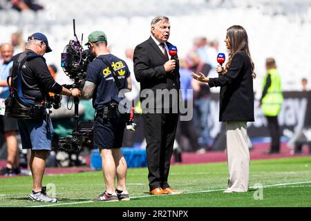 Londra, Regno Unito. 21st maggio, 2023. Il Leeds United manager Sam Allardyce è intervistato da Sky Sports prima della partita. Incontro della Premier League, West Ham Utd contro Leeds Utd al London Stadium, Queen Elizabeth Olympic Park di Londra domenica 21st maggio 2023 . Questa immagine può essere utilizzata solo per scopi editoriali. Editoriale solo foto di Lewis Mitchell/Andrew Orchard sports photography/Alamy Live news Credit: Andrew Orchard sports photography/Alamy Live News Foto Stock