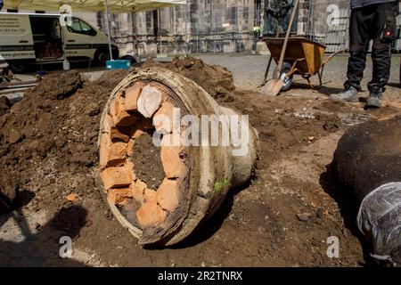 In occasione del 100th° anniversario del St La campana di Pietro nella cattedrale, 5 campane sono state gettate il 5 maggio 2023 sulla piazza Roncalliplatz Foto Stock