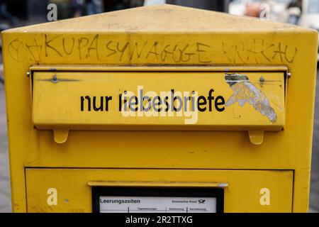 Mailbox solo per lettere d'amore in città, Colonia, Germania. Briefkasten nur fuer Liebesbriefe in der Innenstadt, Koeln, Deutschland. Foto Stock