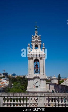 Uno dei due campanili della Basílica da Estrela, costruito nel 1790 dalla Regina Maria I. Foto Stock