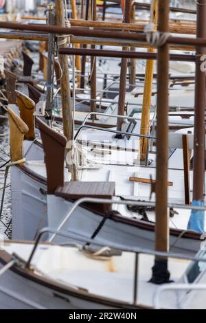 Il llaüt o llagut è una tipica e tradizionale piccola barca di legno nelle Baleari, Maiorca, Isole Baleari, Spagna, Europa Foto Stock