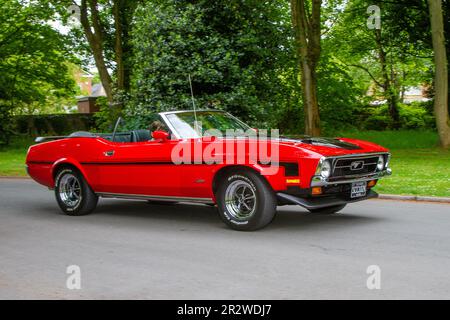 1972 70s anni settanta Red FORD MUSTANG 5700cc benzina American PONY CAR; al Lytham St Annes Classic & Performance Motor Vehicle show mostre di auto classiche, Regno Unito Foto Stock