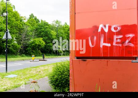 Anti Ultra Low Emission zone Nessun graffito ULEZ sulla A21 strada per Londra vicino Orpington nel Kent. Foto Stock