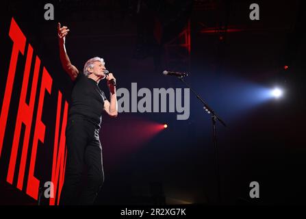 Monaco, Germania. 21st maggio, 2023. Il co-fondatore di Pink Floyd Roger Waters si esibisce all'Olympiahalle come parte del suo tour in Germania "This is Not A Drill". Il concerto è controverso. In precedenza, i politici locali avevano chiesto che la prestazione fosse annullata a causa di accuse di antisemitismo contro le acque. Credit: Angelika Warmuth/dpa/Alamy Live News Foto Stock