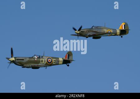 Spettacolo Spitfire & Hurricane Shuttleworth Evening Airshow Maggio 2023 Foto Stock