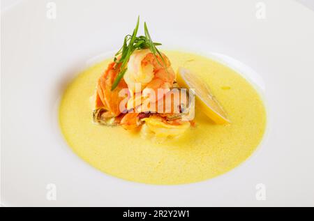 Deliziosa cucina mediterranea zuppa di pesce Foto Stock