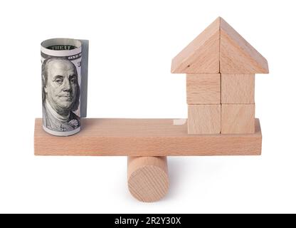 casa in legno. Giocattoli per bambini - cubi di legno su sfondo bianco Foto Stock