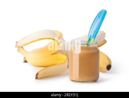 Vaso con banana cibo per neonati e cucchiaio isolato su bianco Foto Stock