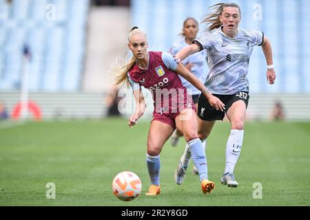 Birmingham, Regno Unito. 21st maggio 2023. Alisha Lehmann di Aston Villa sotto la pressione di Miri Taylor di Liverpool durante la partita della WomenÕs Super League tra Aston Villa e Liverpool al Villa Park di Birmingham il 21st maggio 2023. Questa immagine può essere utilizzata solo per scopi editoriali. Solo per uso editoriale. Credit: Ashley Crowden/Alamy Live News Foto Stock