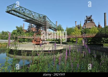 Acciaierie in disuso, Route Industriekultur, sito industriale, Parco paesaggistico di Duisburg-Nord, ex-Meiderich Ironworks, Duisburg, zona della Ruhr, Nord Foto Stock