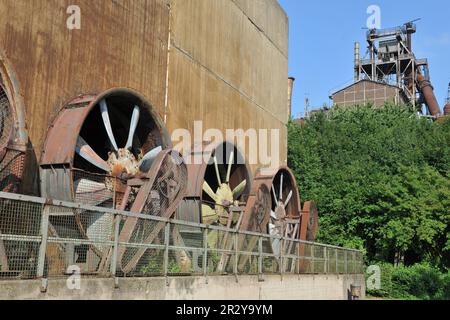 Acciaierie in disuso, Route Industriekultur, sito industriale, Parco paesaggistico di Duisburg-Nord, ex-Meiderich Ironworks, Duisburg, zona della Ruhr, Nord Foto Stock